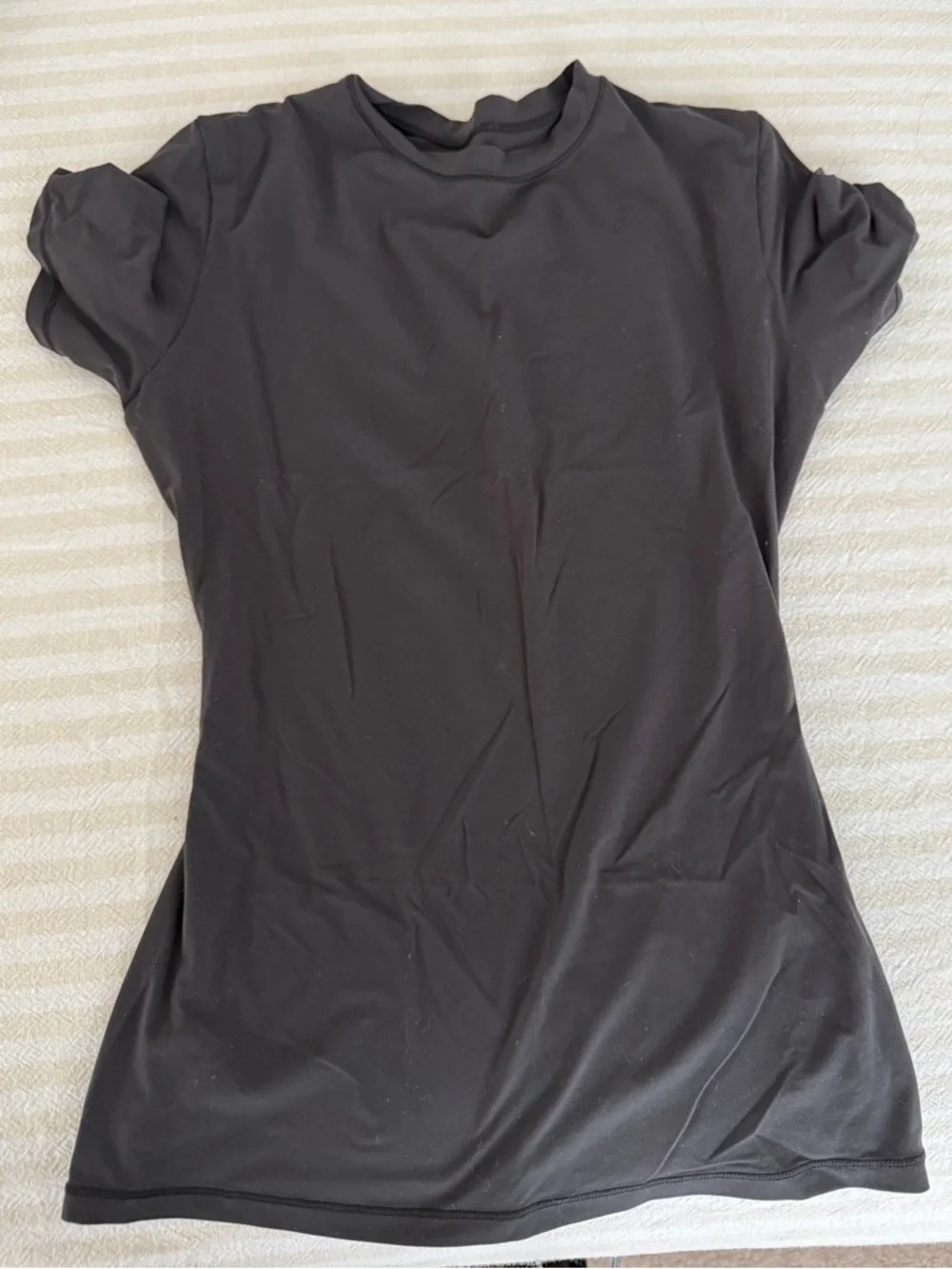 Skims Fits Everybody T-Shirt in Onyx - Picture 3 of 4